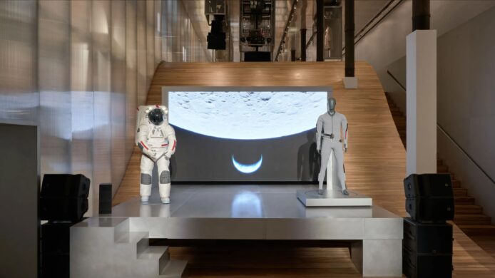 太空探索展覽 太空人與月球模型展覽現場.