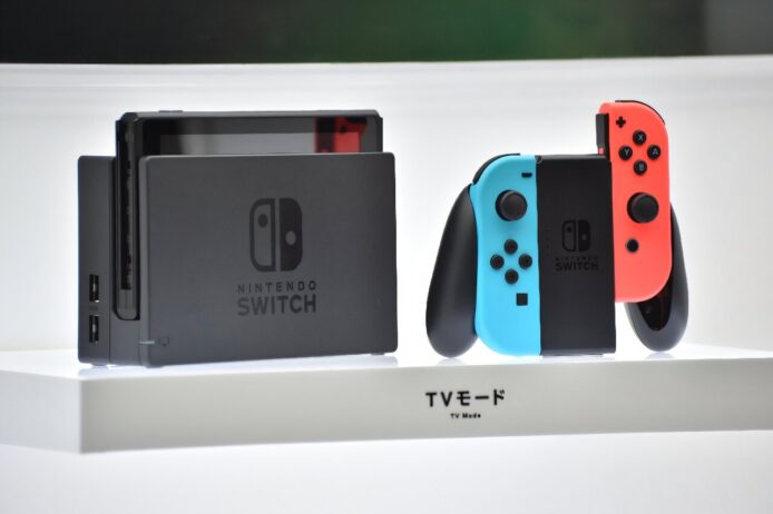 任天堂Switch遊戲主機 任天堂Switch遊戲主機與手柄展示.