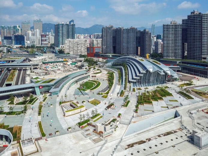 西九龍站交通樞紐 香港西九龍站現代化車站外觀.