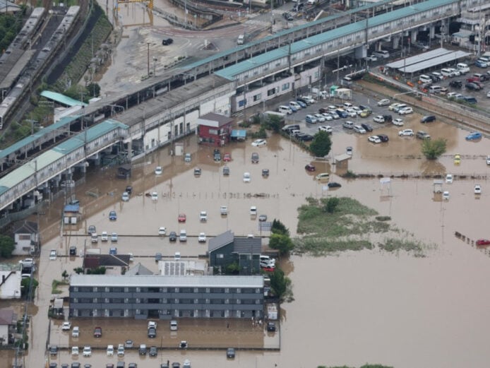 成田機場水災情況 成田機場被水淹沒,旅客滯留.
