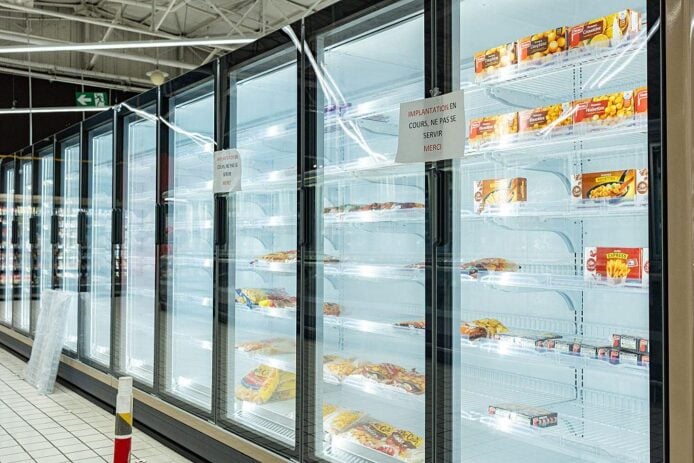 冷藏櫃內的冷凍食品 超市冷藏櫃內的冷凍食品展示.